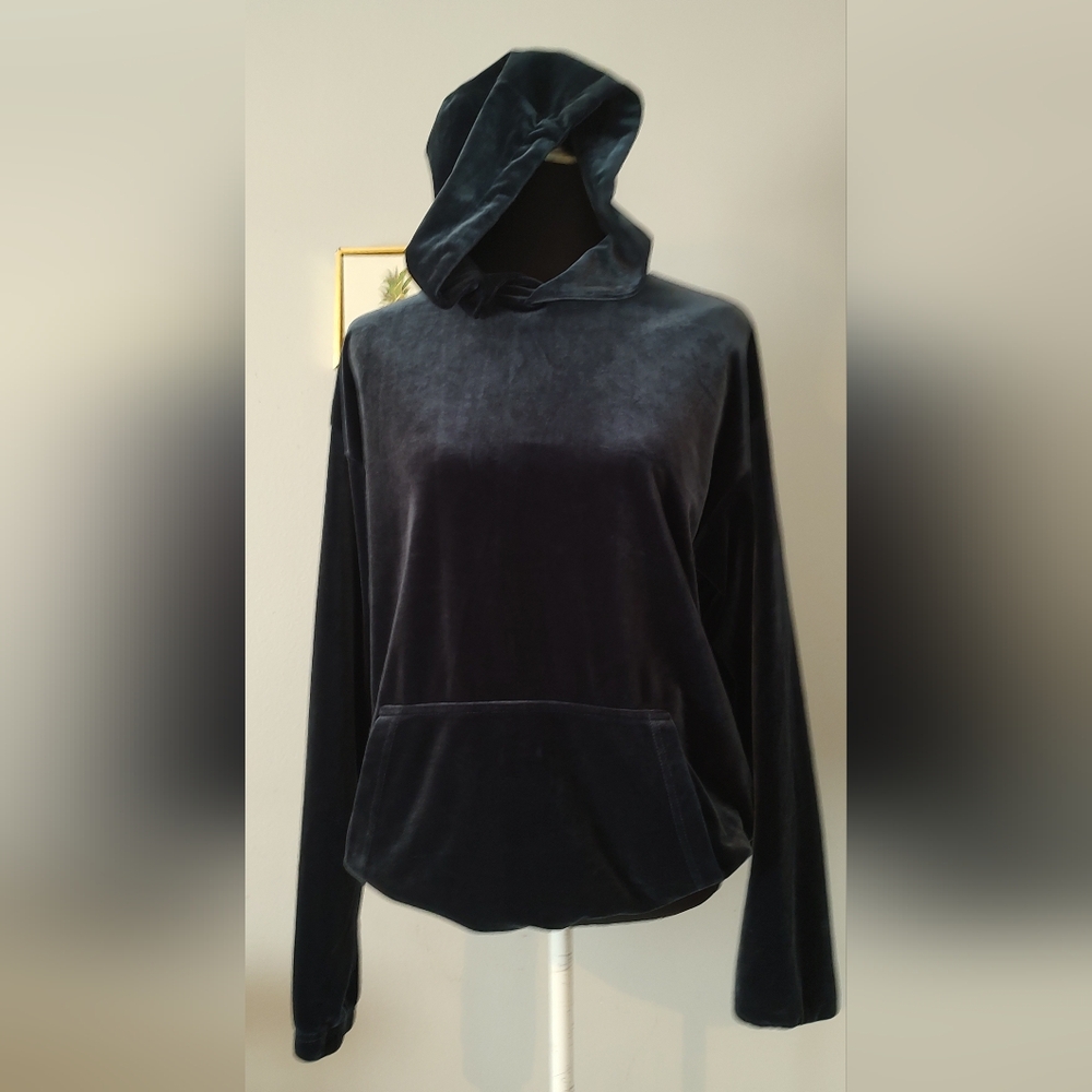 Velvet Style hoodie Forever 21  Women Girls   Size Small Long Sleeve Color Blue